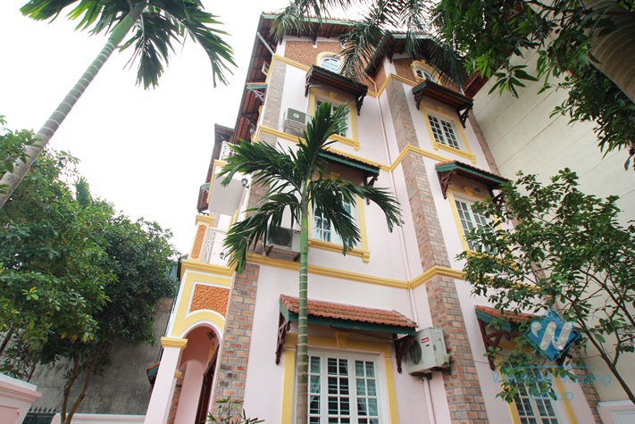 Beautiful house with nice garden for lease in Au co st, Tay Ho District